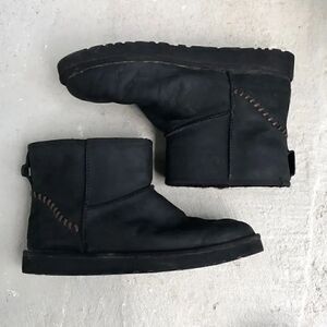 Classic  UGGs ankle boots